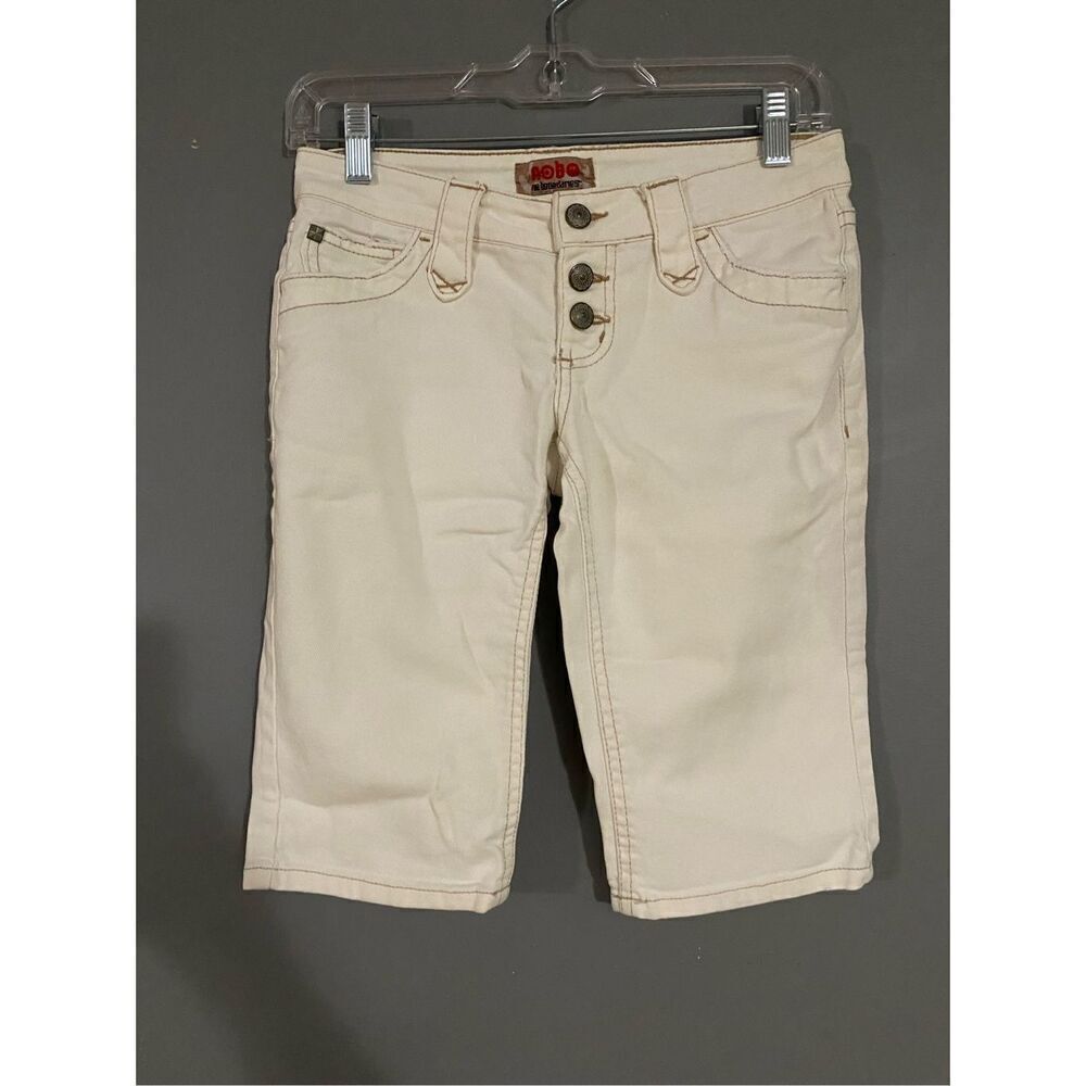 No Boundaries White Bermuda Shorts Size 3